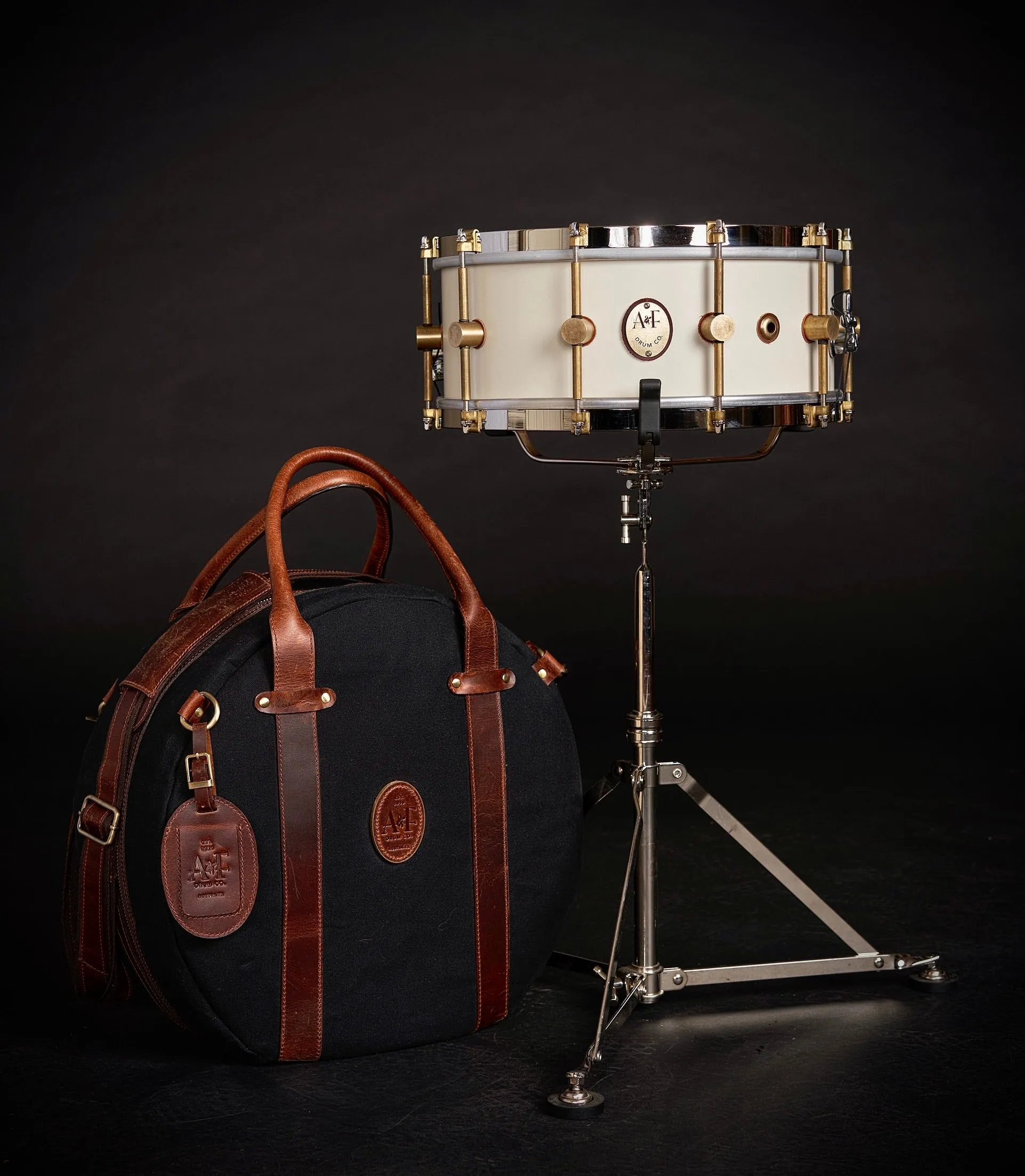 1901 Limited Edition Antique White/Matte Black Maple Club Snare