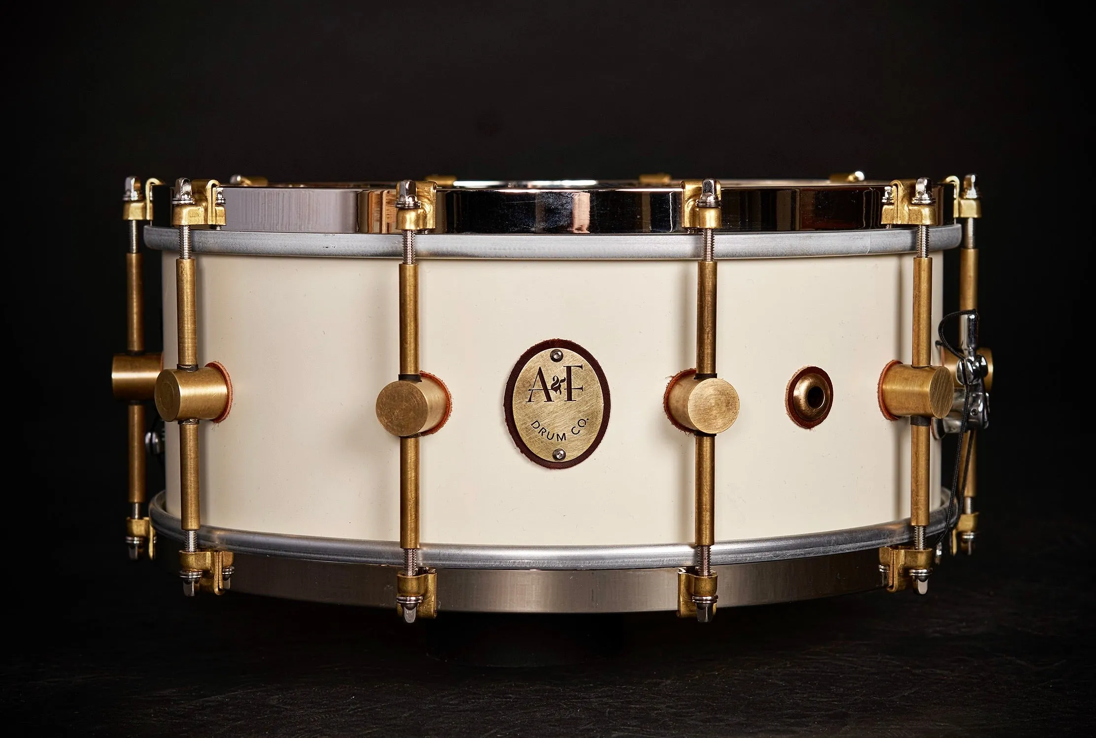 1901 Limited Edition Antique White/Matte Black Maple Club Snare