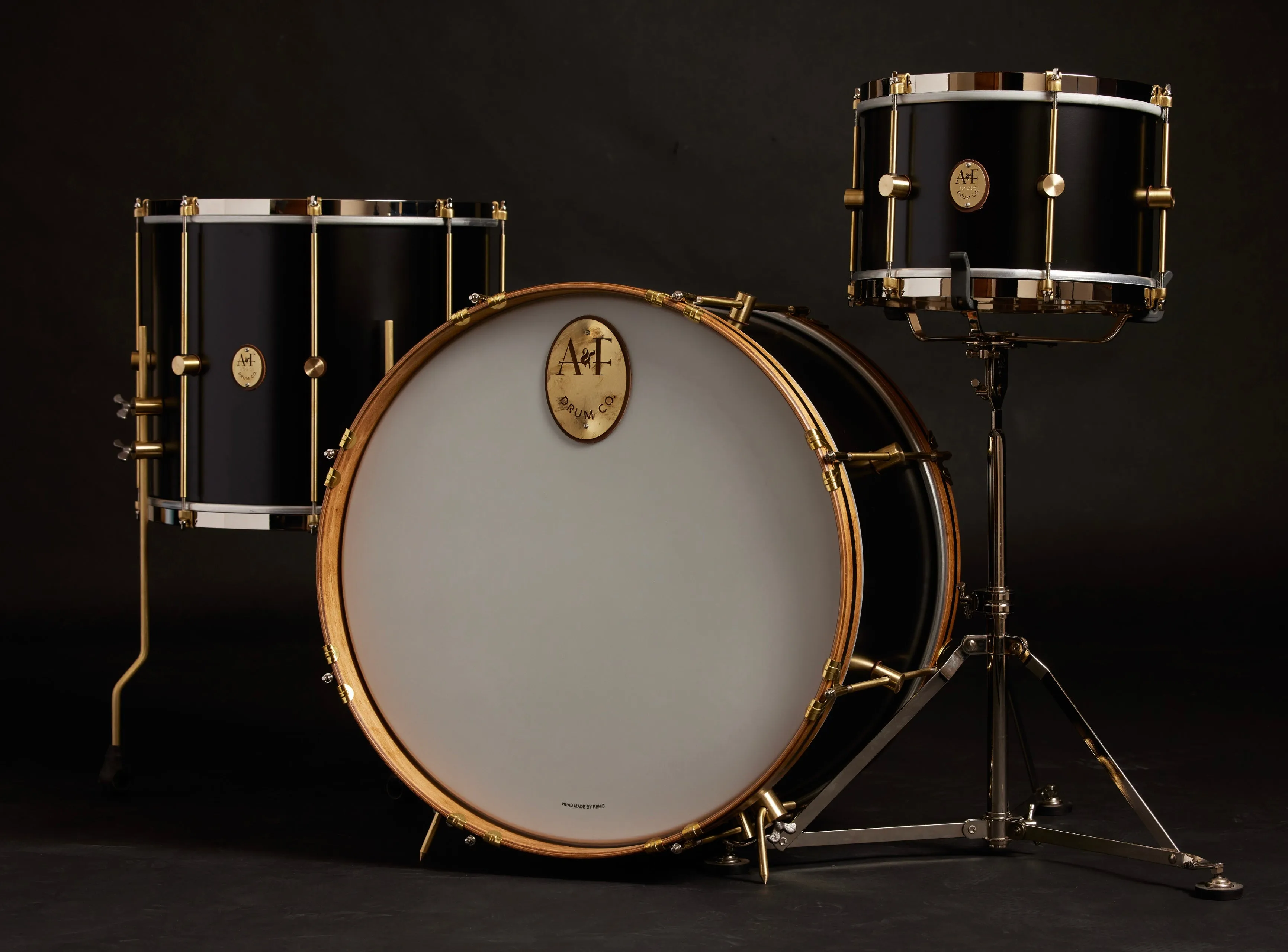 1901 Limited Edition Antique White/Matte Black Maple Club Snare