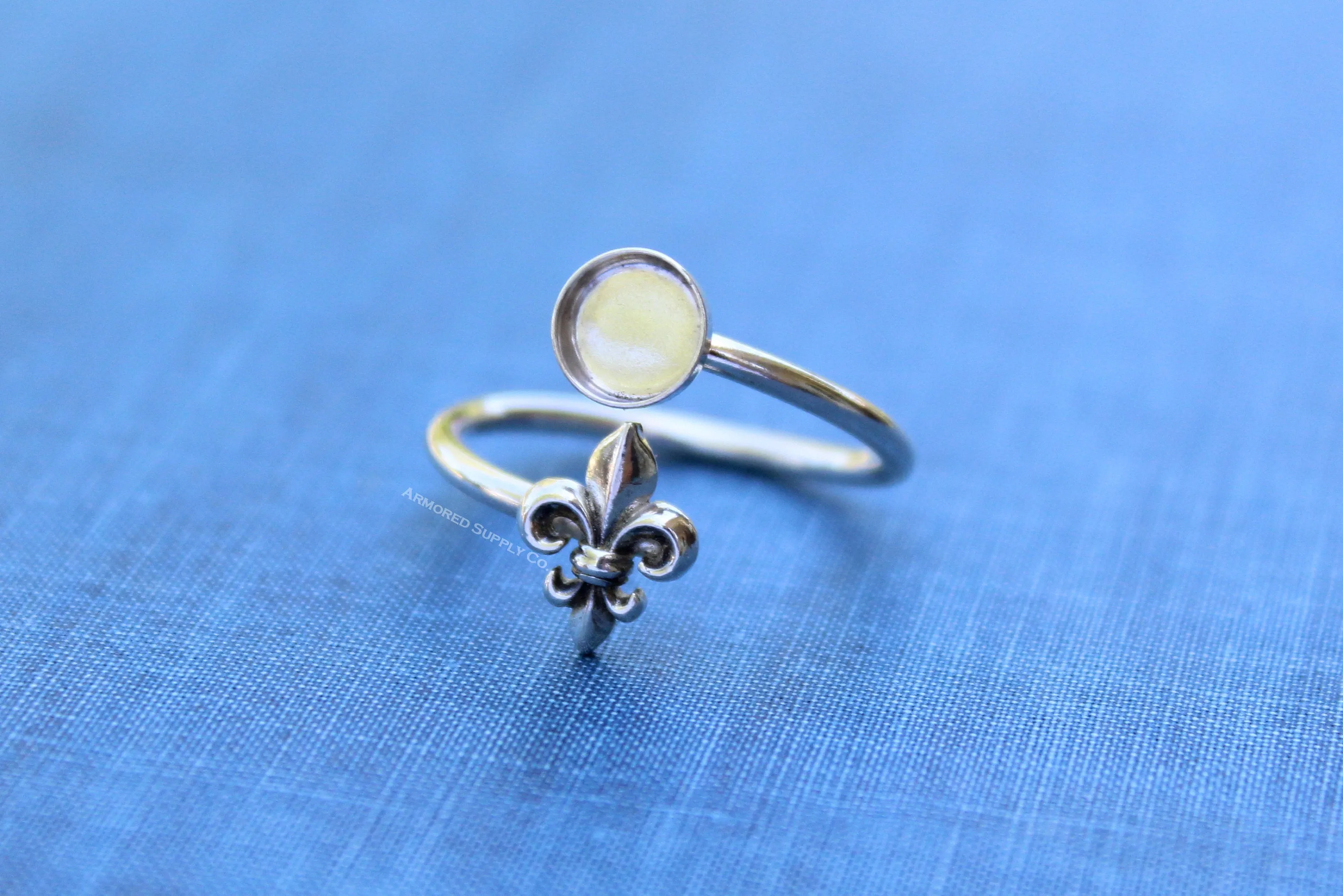 5mm Silver Fleur De Lis Wrap Bypass Adjustable Bezel Ring blank