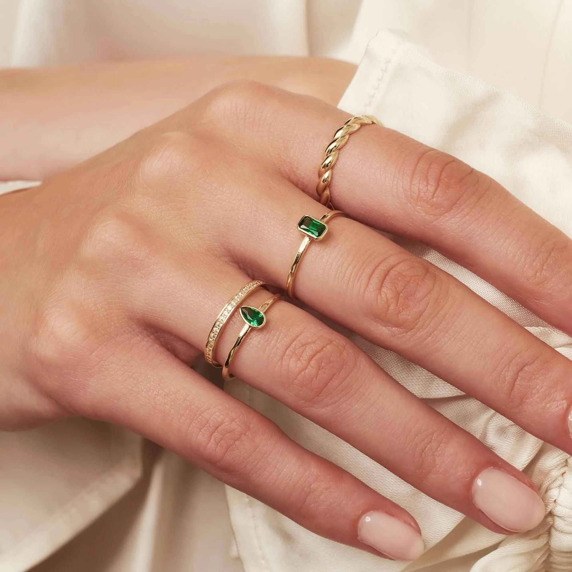 Baguette Olivia 14 karat gold ring with green zirconia stone