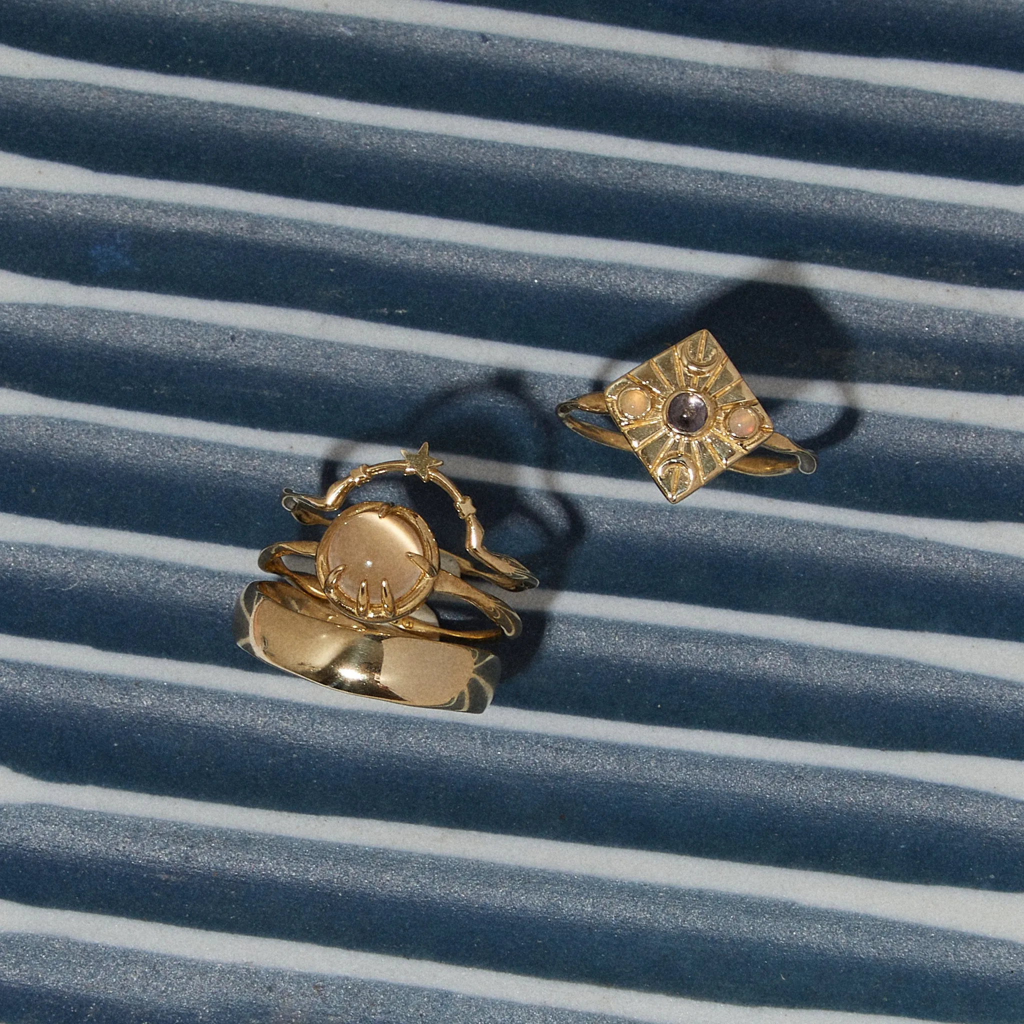 Compass Ring in Iolite/Opal