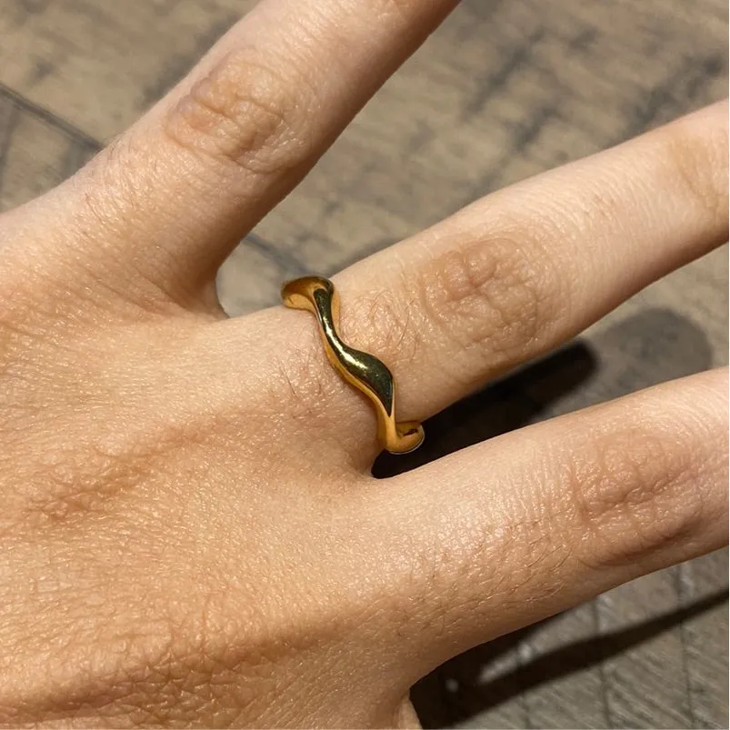 Ellie Adjustable Ring