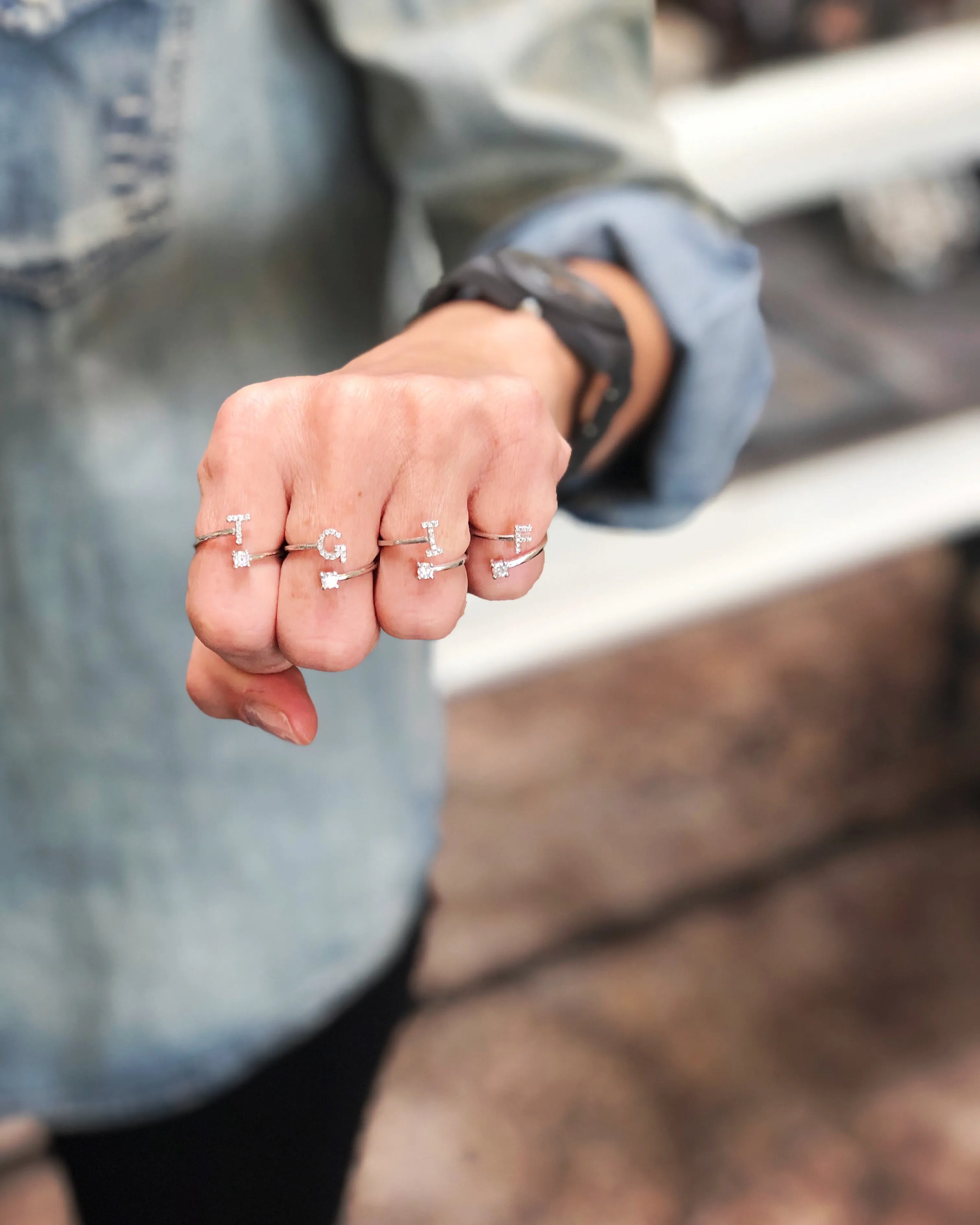 INITIAL RING "U"