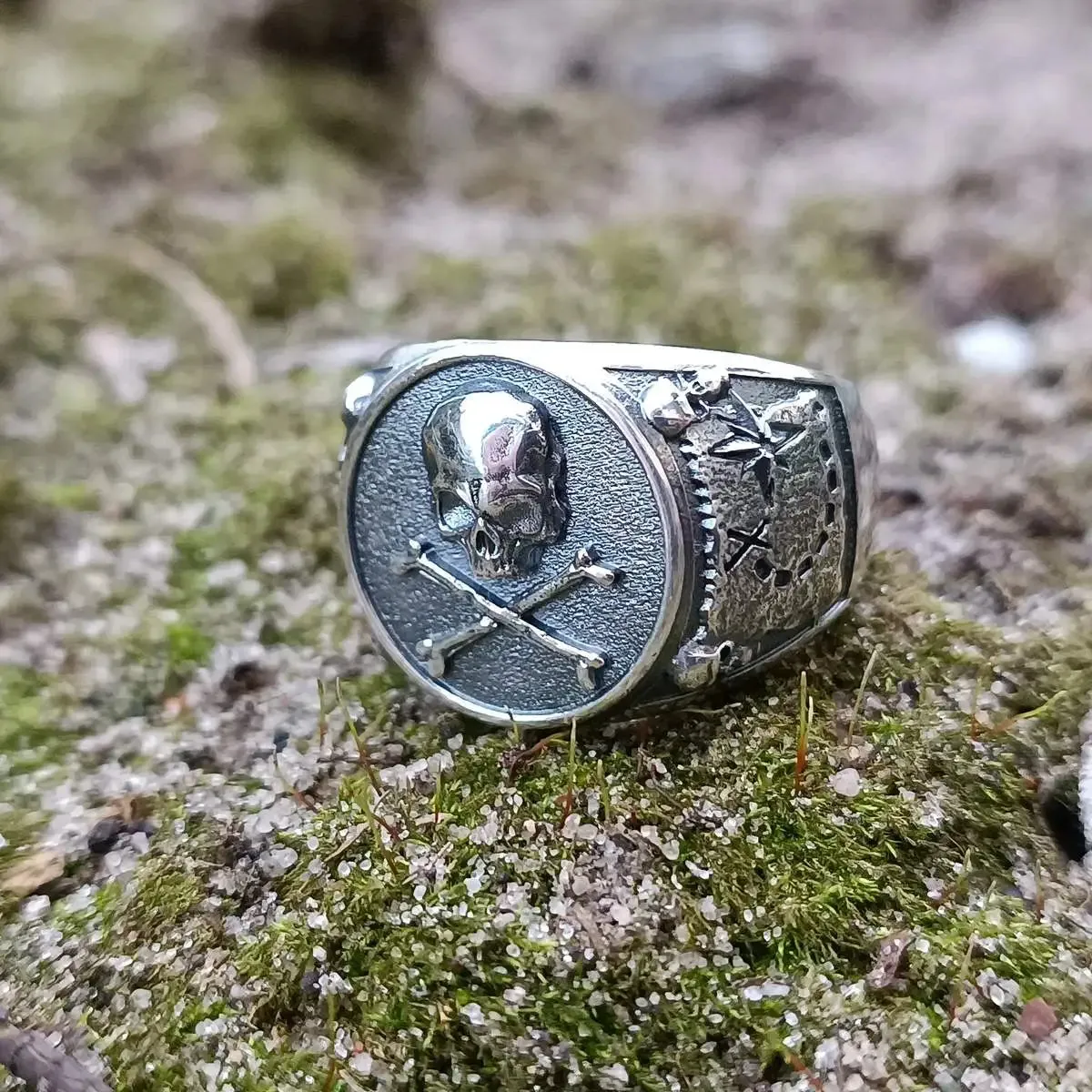 Jolly Roger skull silver pirate ring