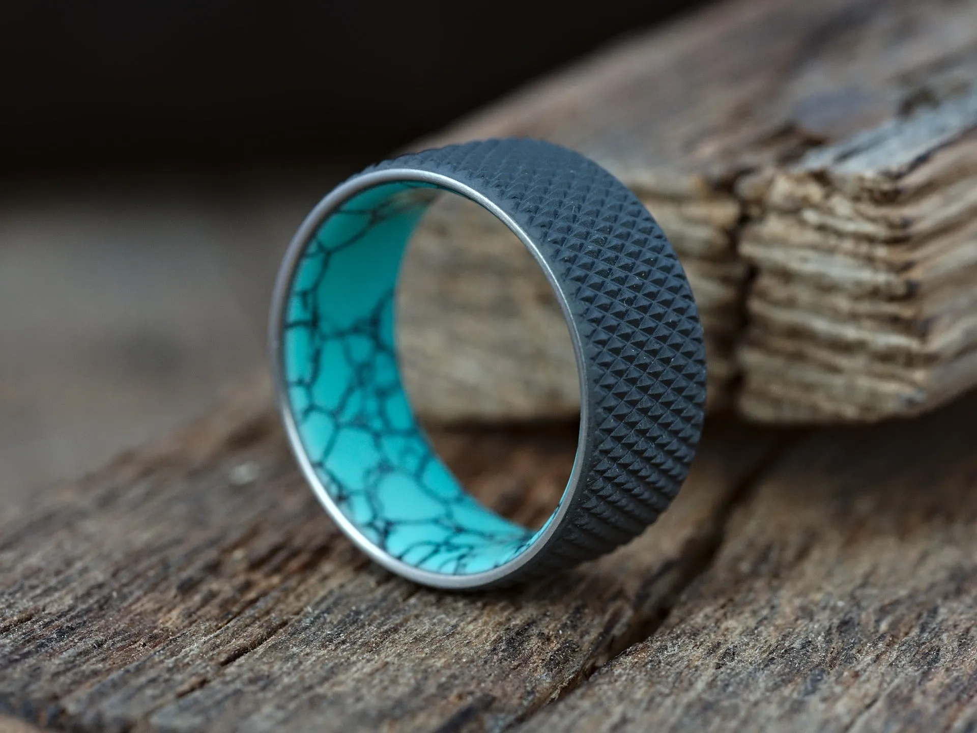 Knurled Duality (Dark Gunmetal & Greenweb)