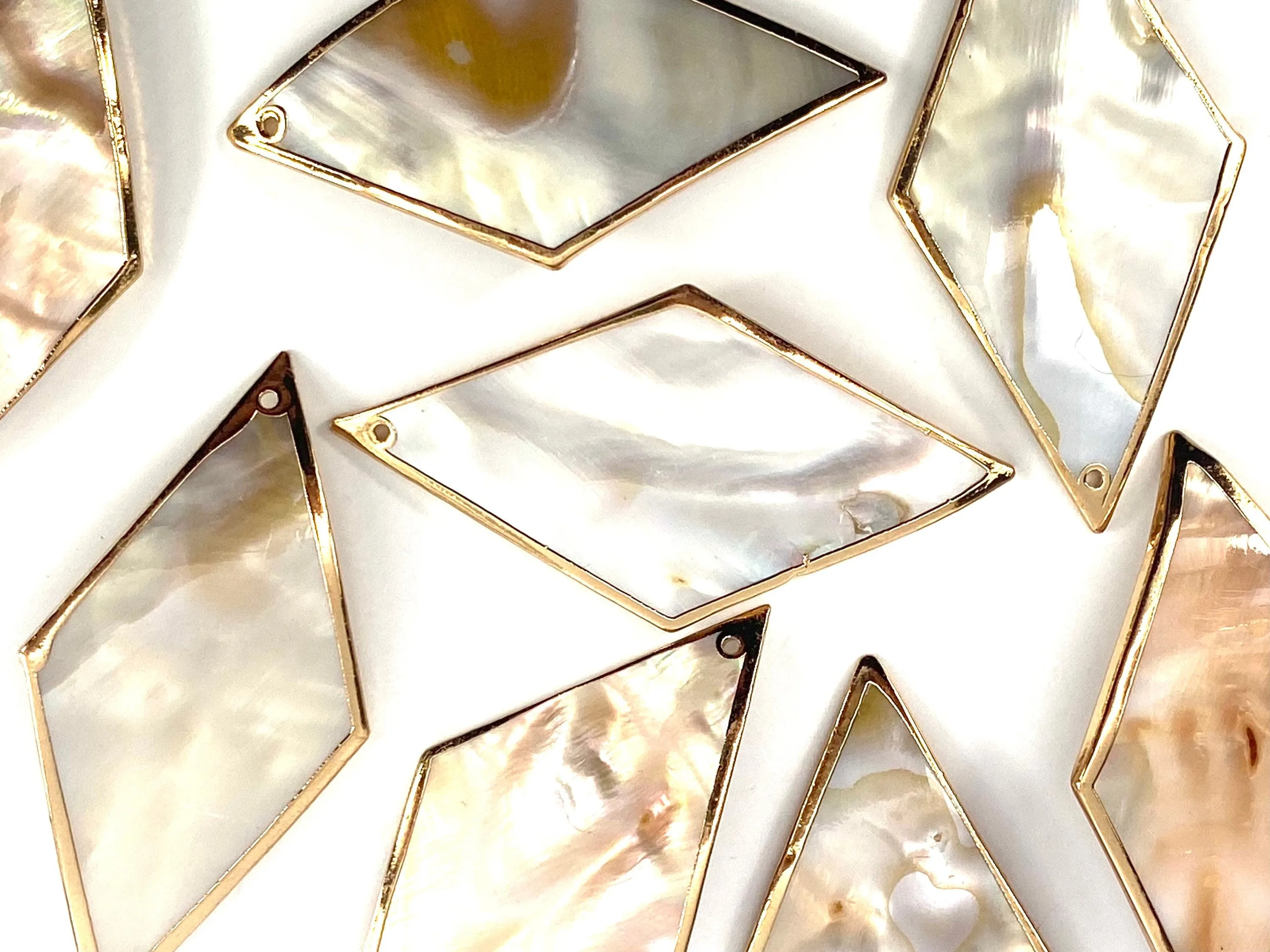Mother Of Pearl Diamond Shaped Shell With Gold Plated On Zinc Alloy, Sku#M342