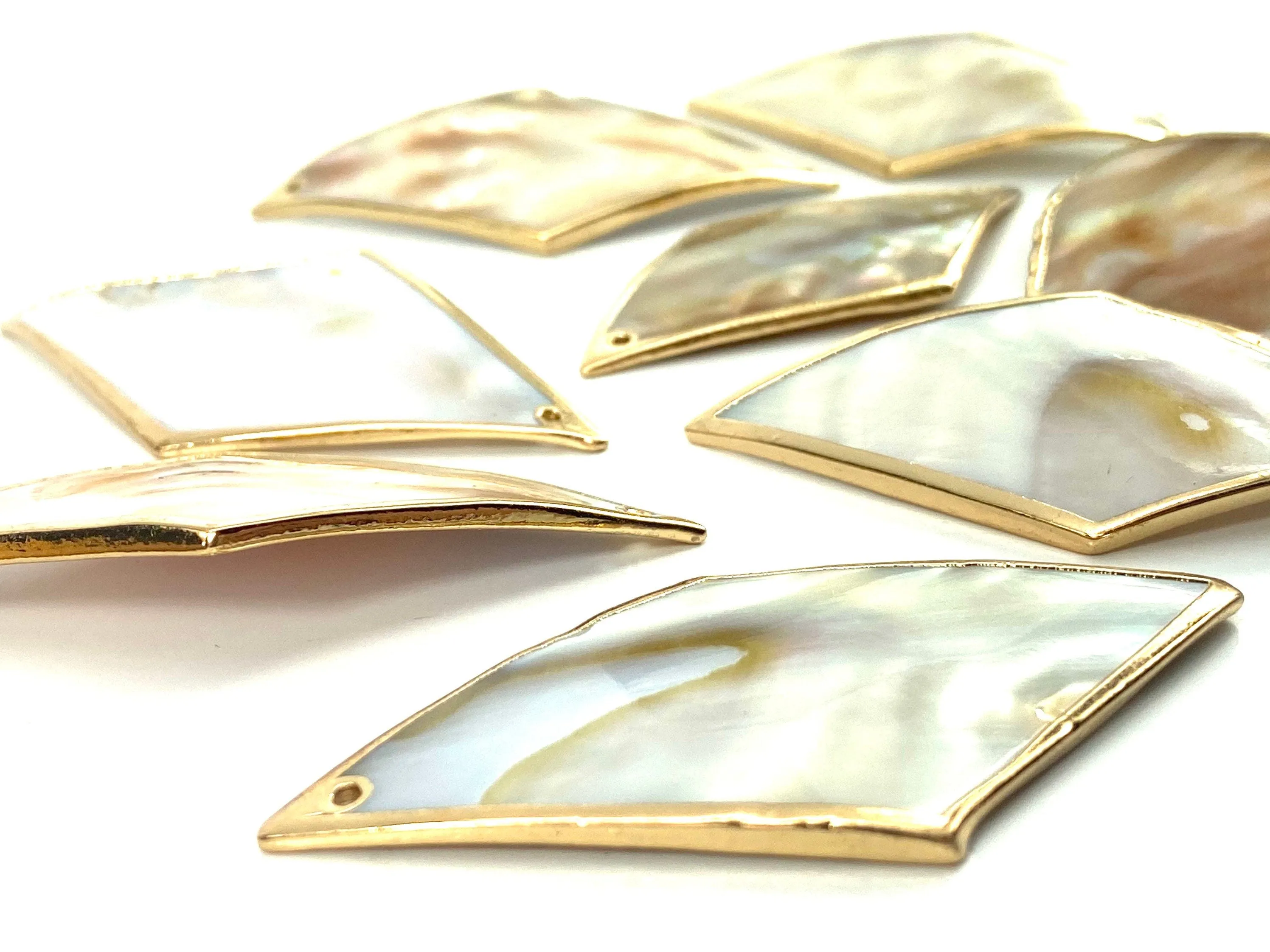 Mother Of Pearl Diamond Shaped Shell With Gold Plated On Zinc Alloy, Sku#M342
