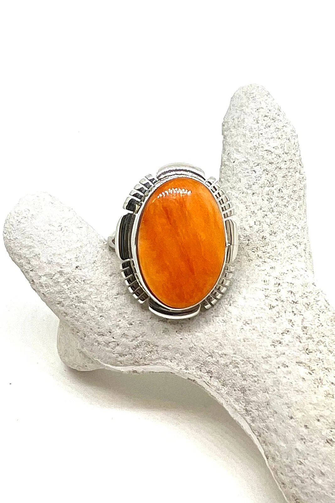 Navajo Orange Spiny Shell Oval Ring (Size 6)