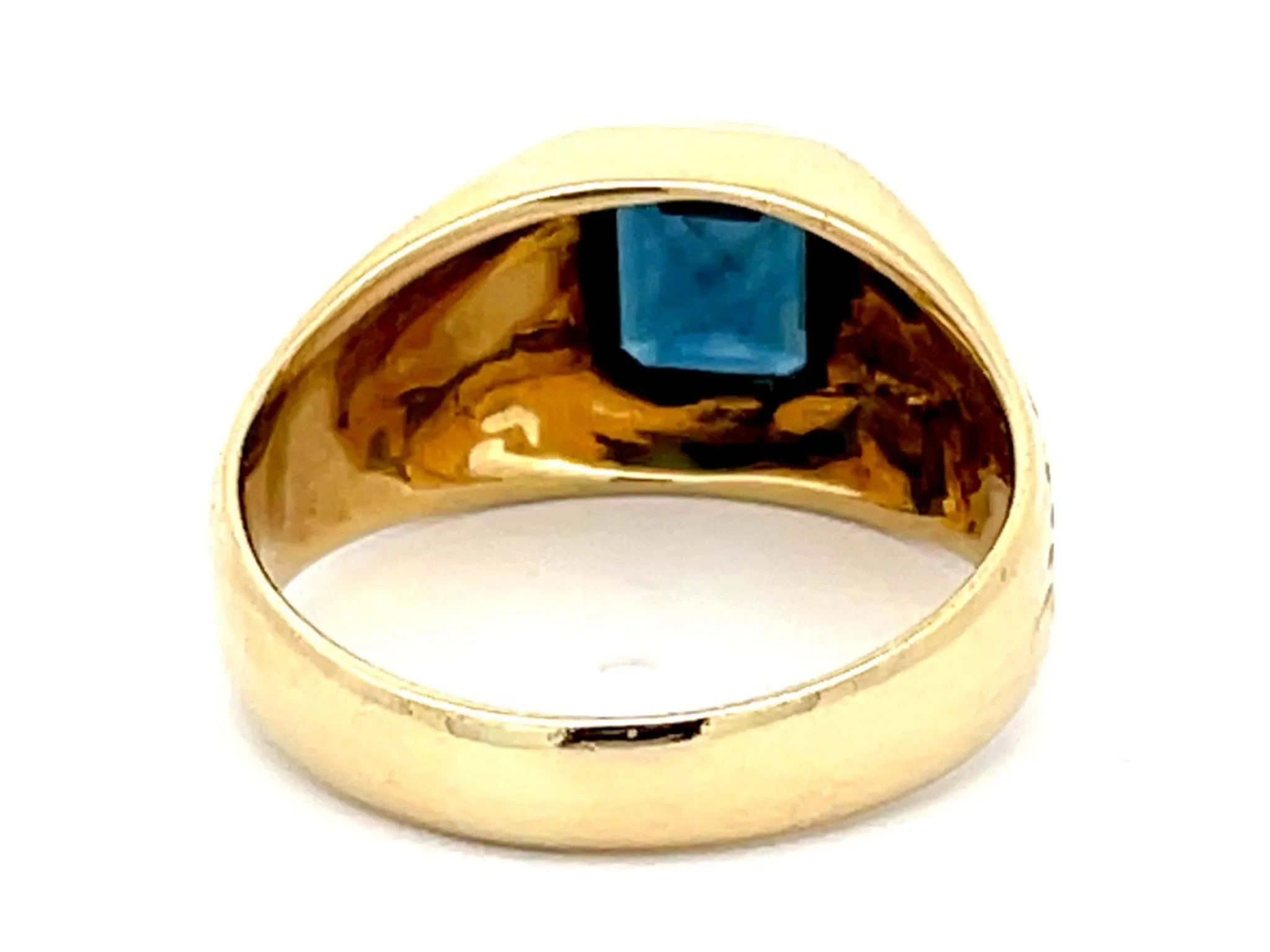 Rectangular Blue Sapphire Ring in 18k Yellow Gold