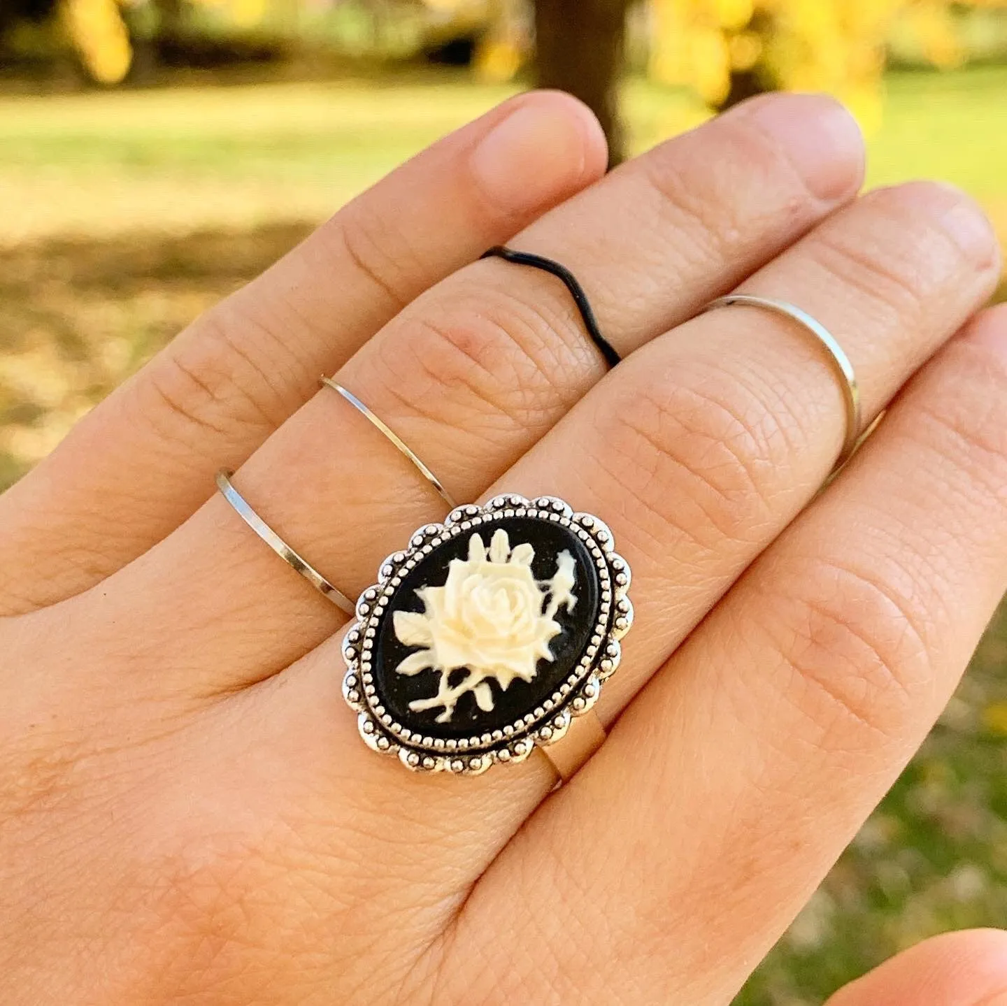 Rose Cameo Ring Black / Silver Adjustable Band