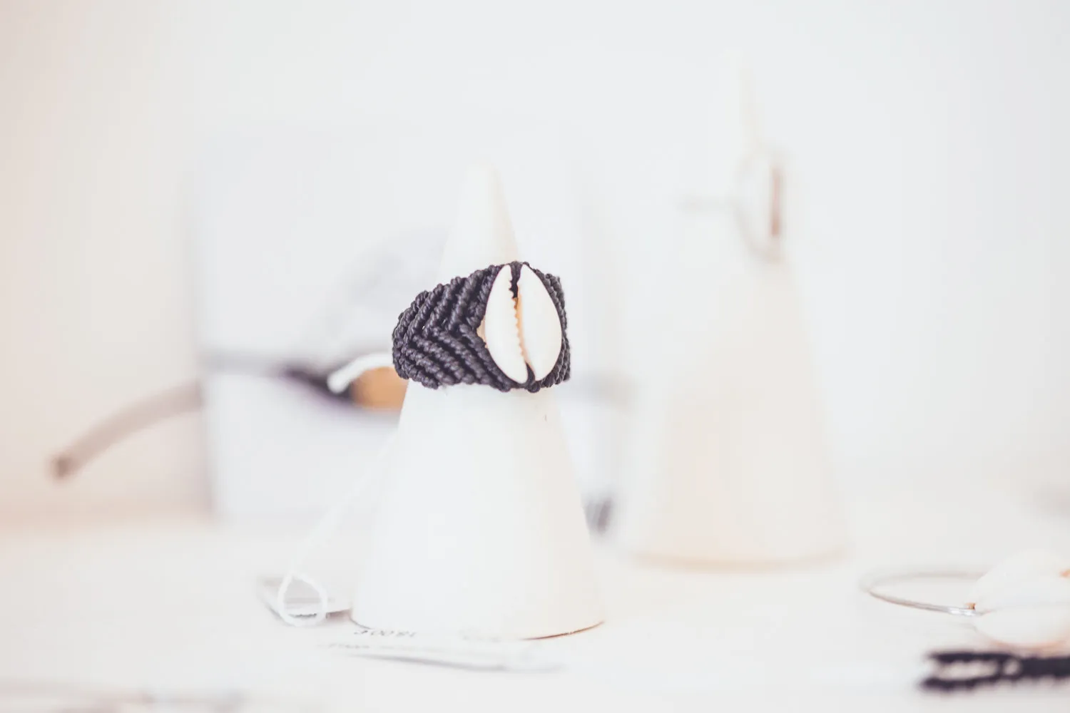 SHELL MACRAME RING