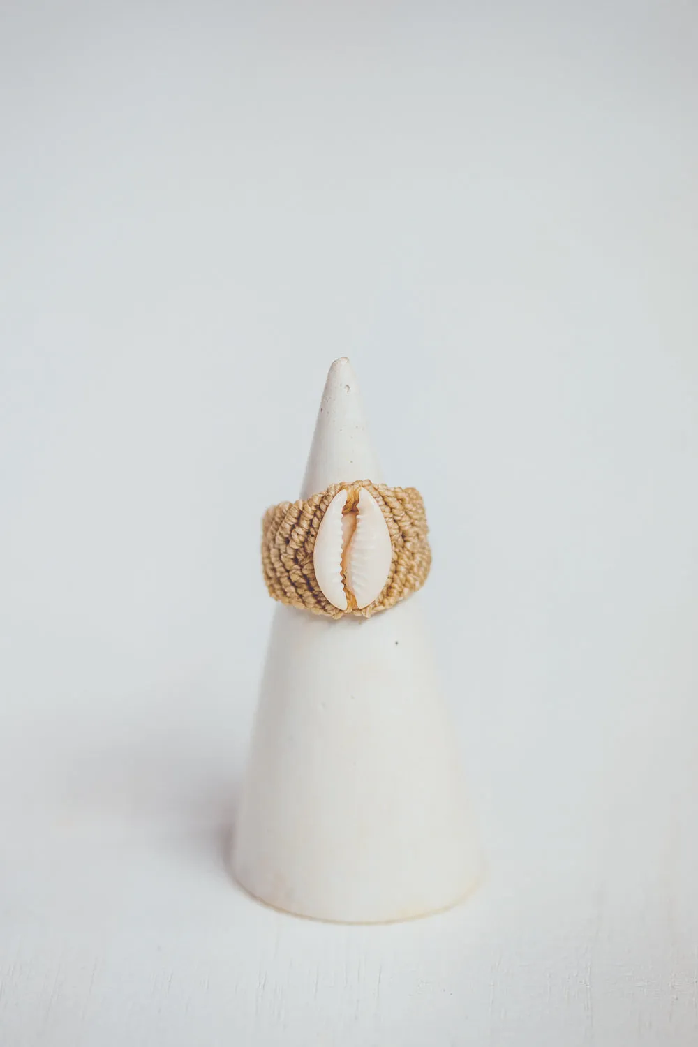 SHELL MACRAME RING