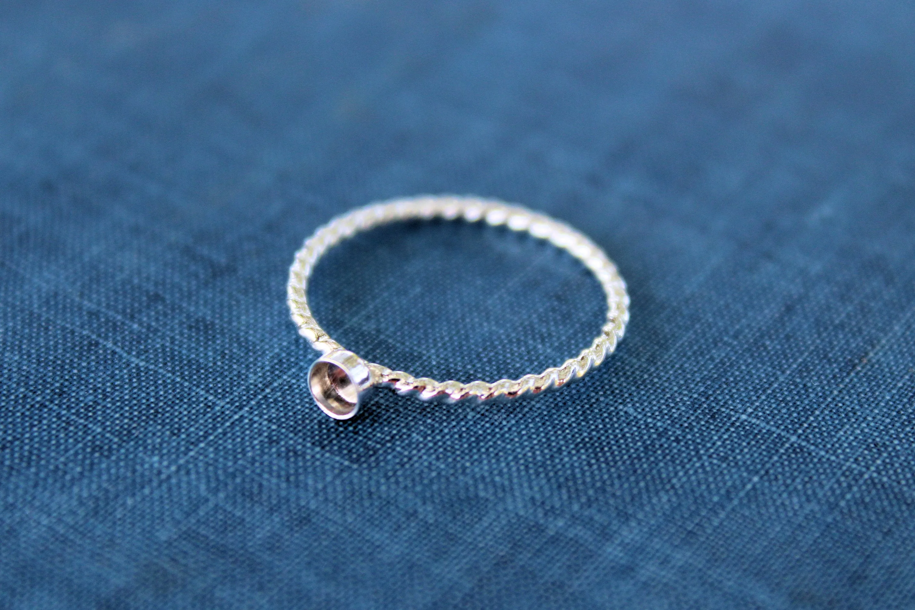Silver 4mm Bezel Cup Rope Ring blank