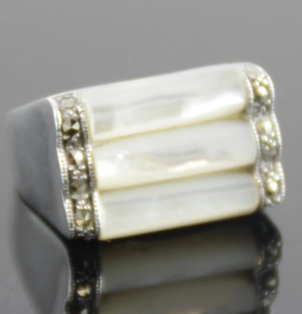 Sterling Silver Mother of Pearl Ring Size 7.5