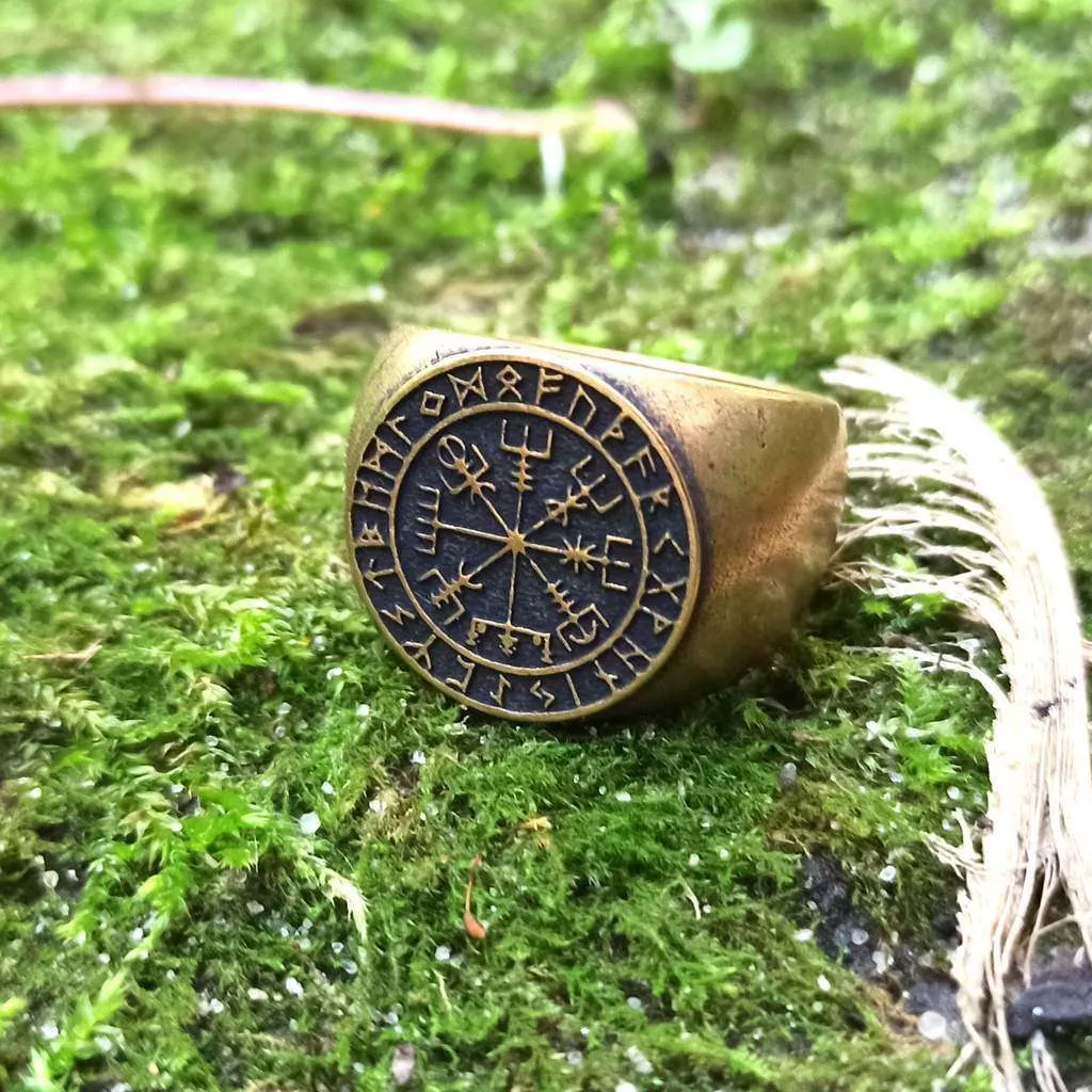 Vegvisir in Elder Futhark circle bronze ring