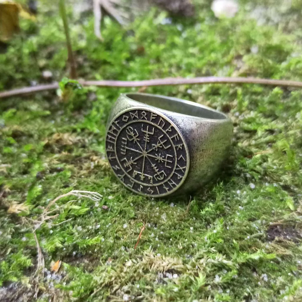 Vegvisir in Elder Futhark circle bronze ring
