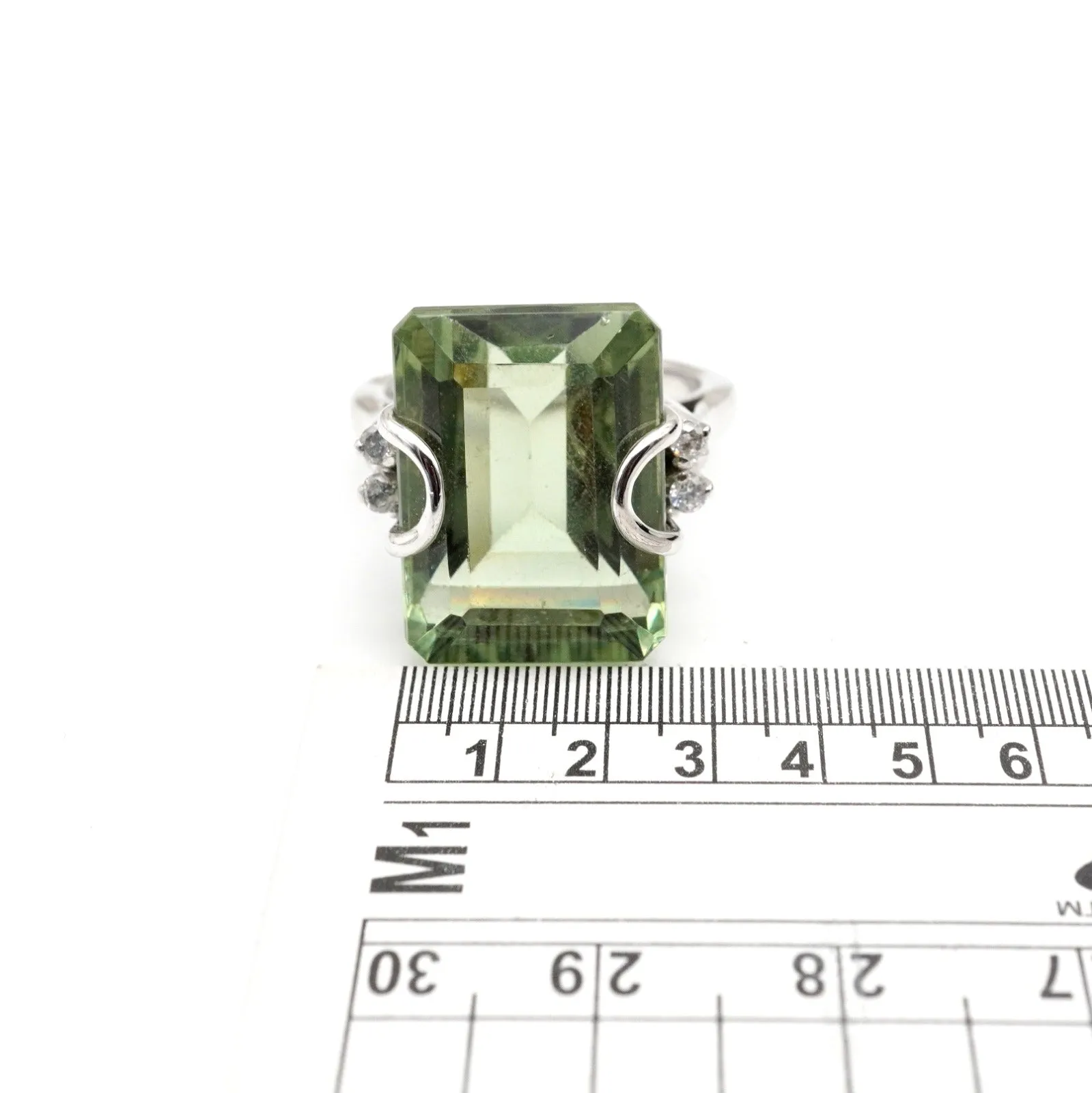 VERY RARE GREEN AMETHYST & DIAMONDS RING